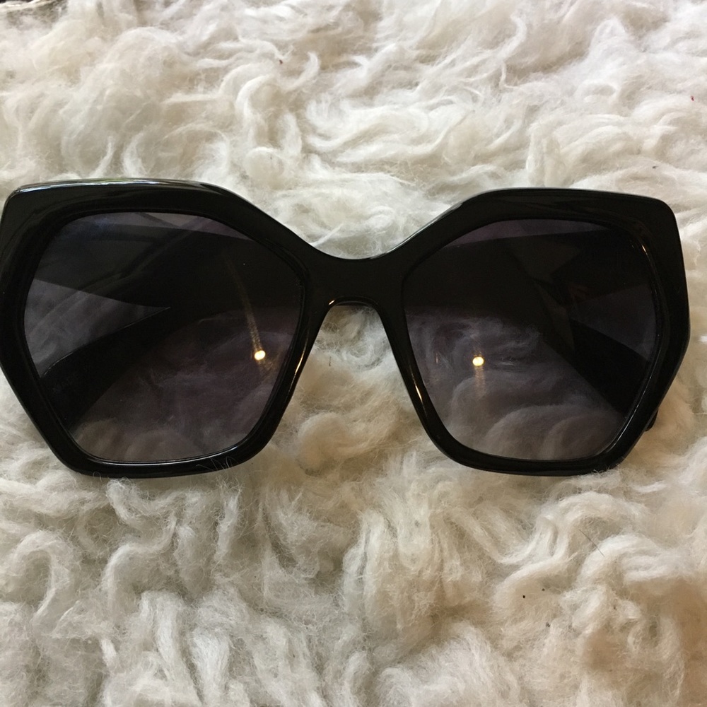 New large black sunglasses